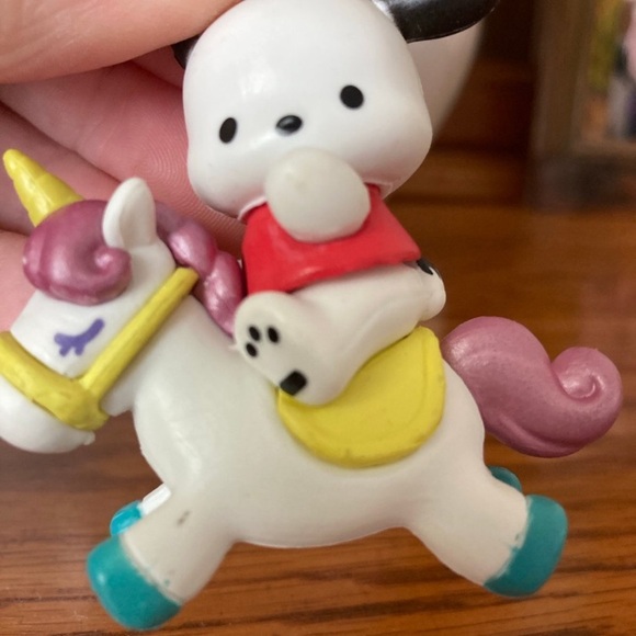 Cute Sanrio figure on unicorn - Picture 2 of 4